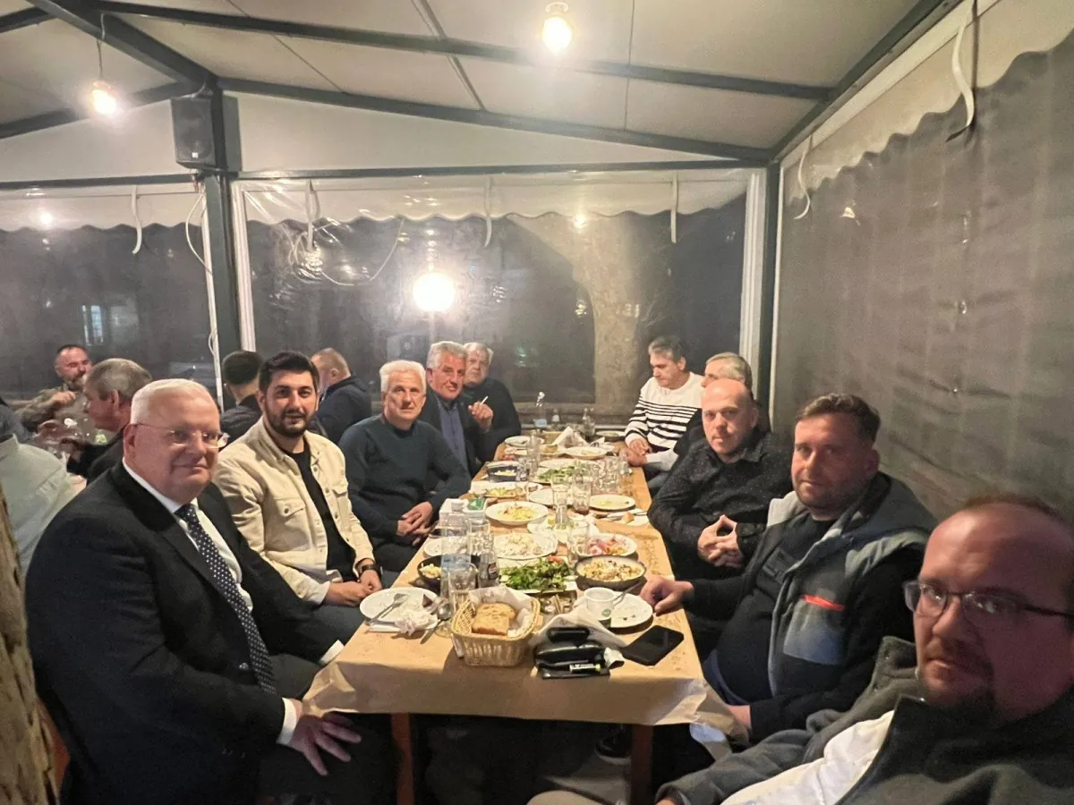 İLHAN AHMET ÇALIŞMA ARKADAŞLARIYLA İFTARDA BULUŞTU: HALKIMIZIN REFAHI İÇİN POPÜLİZM DEĞİL, HİZMET ÜRETİYORUZ