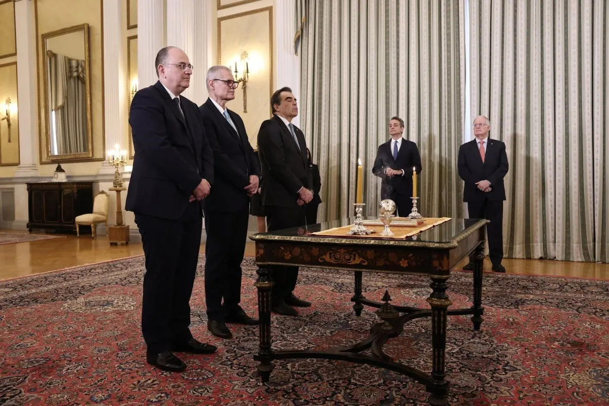 HÜKÜMETİN YENİ ÜYELERİ RESMEN GÖREVE BAŞLADI!