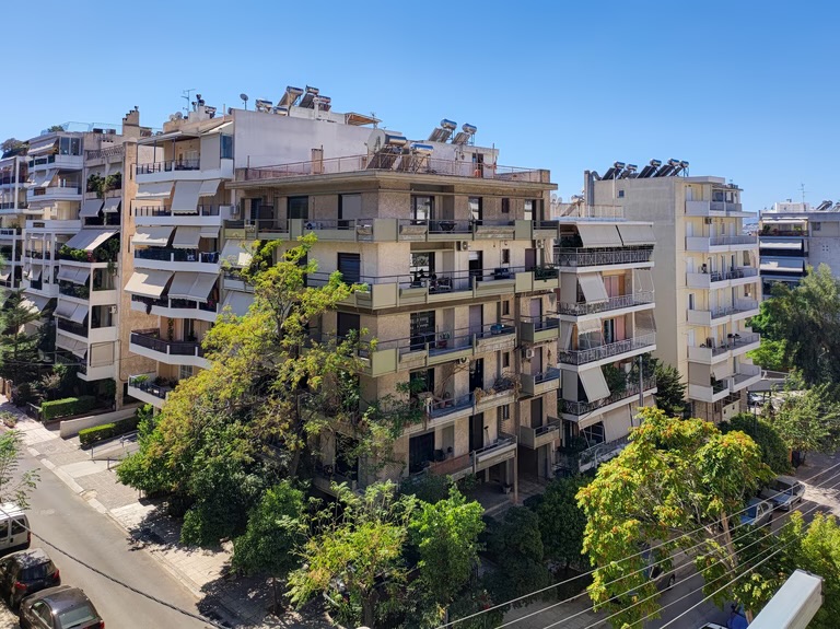 APARTMANDA YAŞAYANLARI İLGİLENDİREN YENİ DÜZENLEME GELİYOR! | ÖDENMEYEN AİDATLAR, TADİLAT KARARLARI VE OTOPARK KULLANIMI YENİDEN DÜZENLENİYOR