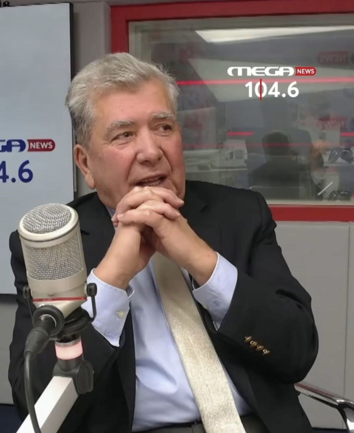 MİTROPOULOS’TAN ÇİPRAS’A: “EKAS’I KALDIRARAK EMEKLİLERİ MAĞDUR ETTİN, SOLUN İLKELERİNİ İNKÂR ETTİN!”