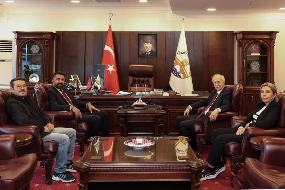 ÖZGÜR FERHAT, ABLASI VE ENİŞTESİNDEN TRAKYA ÜNİVERSİTESİ’NE ZİYARET